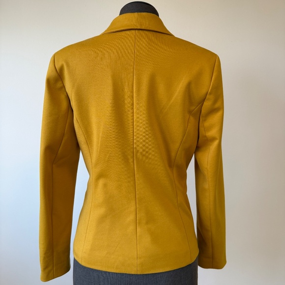 Bold mustard blazer—instant outfit brightener 💛 - Picture 2 of 8